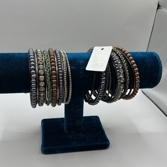 Bracelet Lot 24 Bracelet Faux Pearl Rhinestones Black and Silver Tone Bangle - Picture 3 of 11